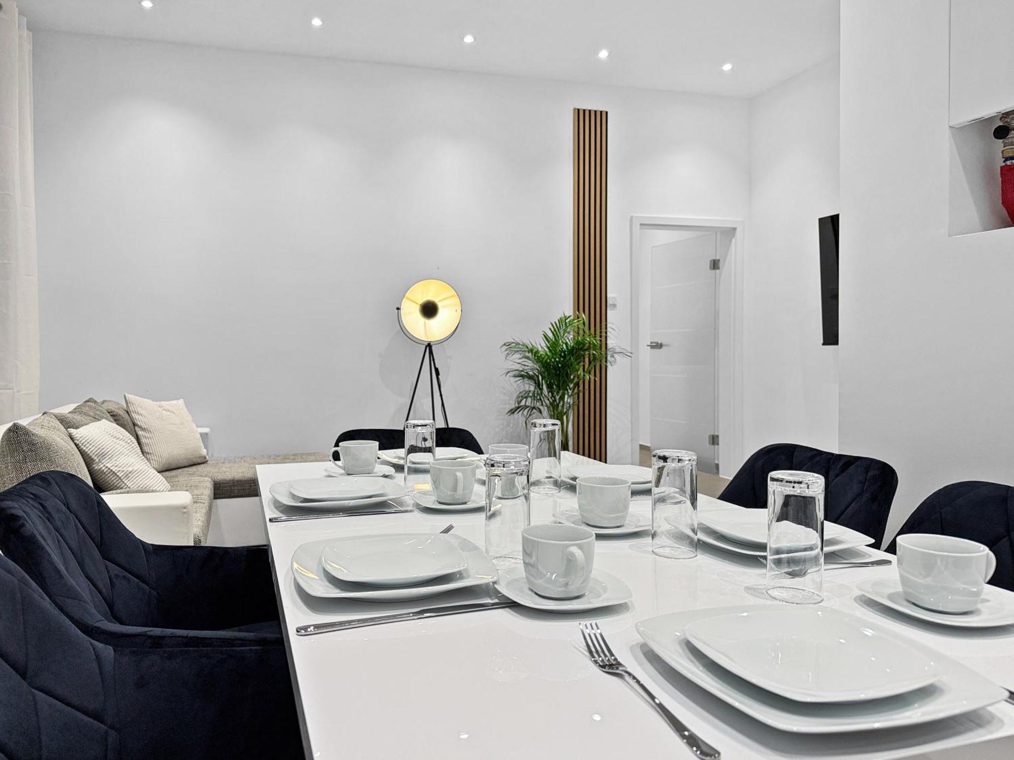 Premium Mit Balkon Und 3 Br Hannover