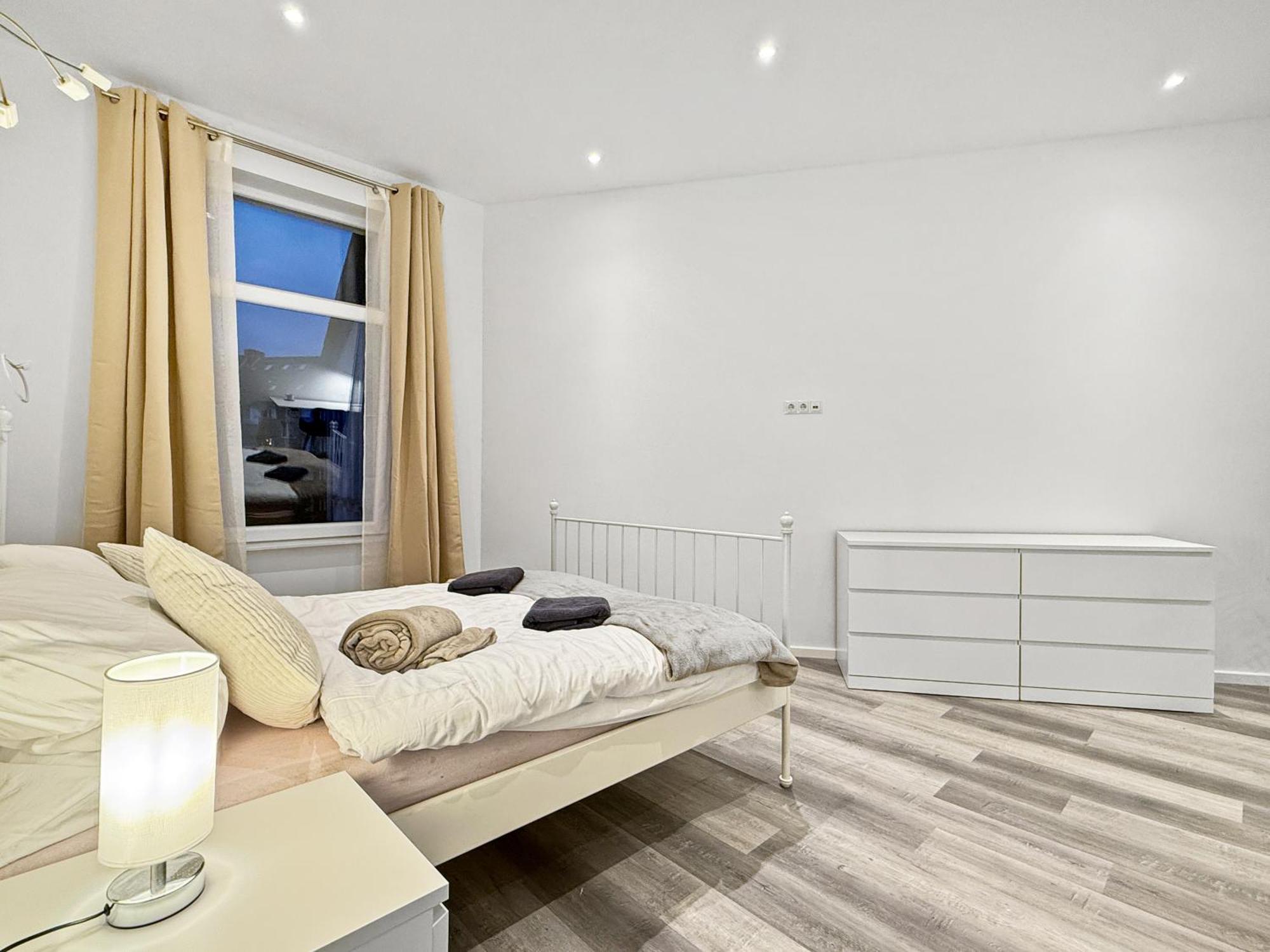 Premium Mit Balkon Und 3 Br Apartment *