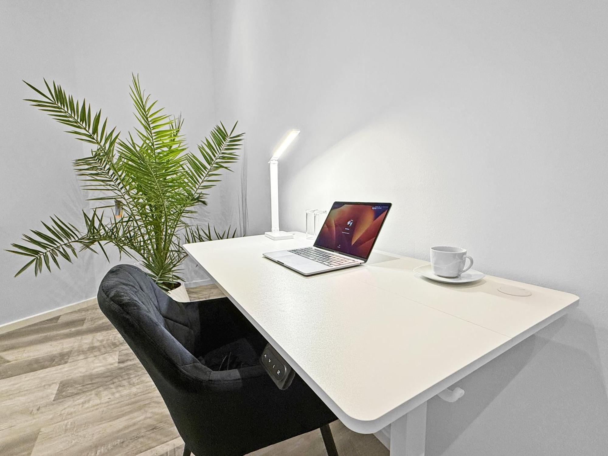 Premium Mit Balkon Und 3 Br Apartment *