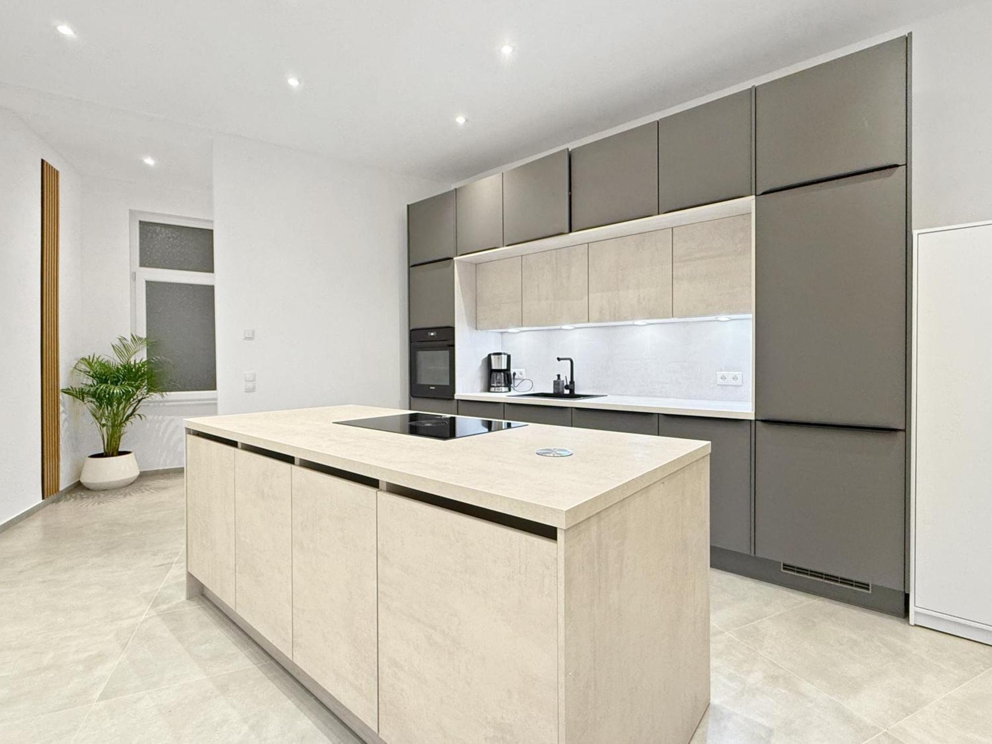 Premium Mit Balkon Und 3 Br Apartment Hannover
