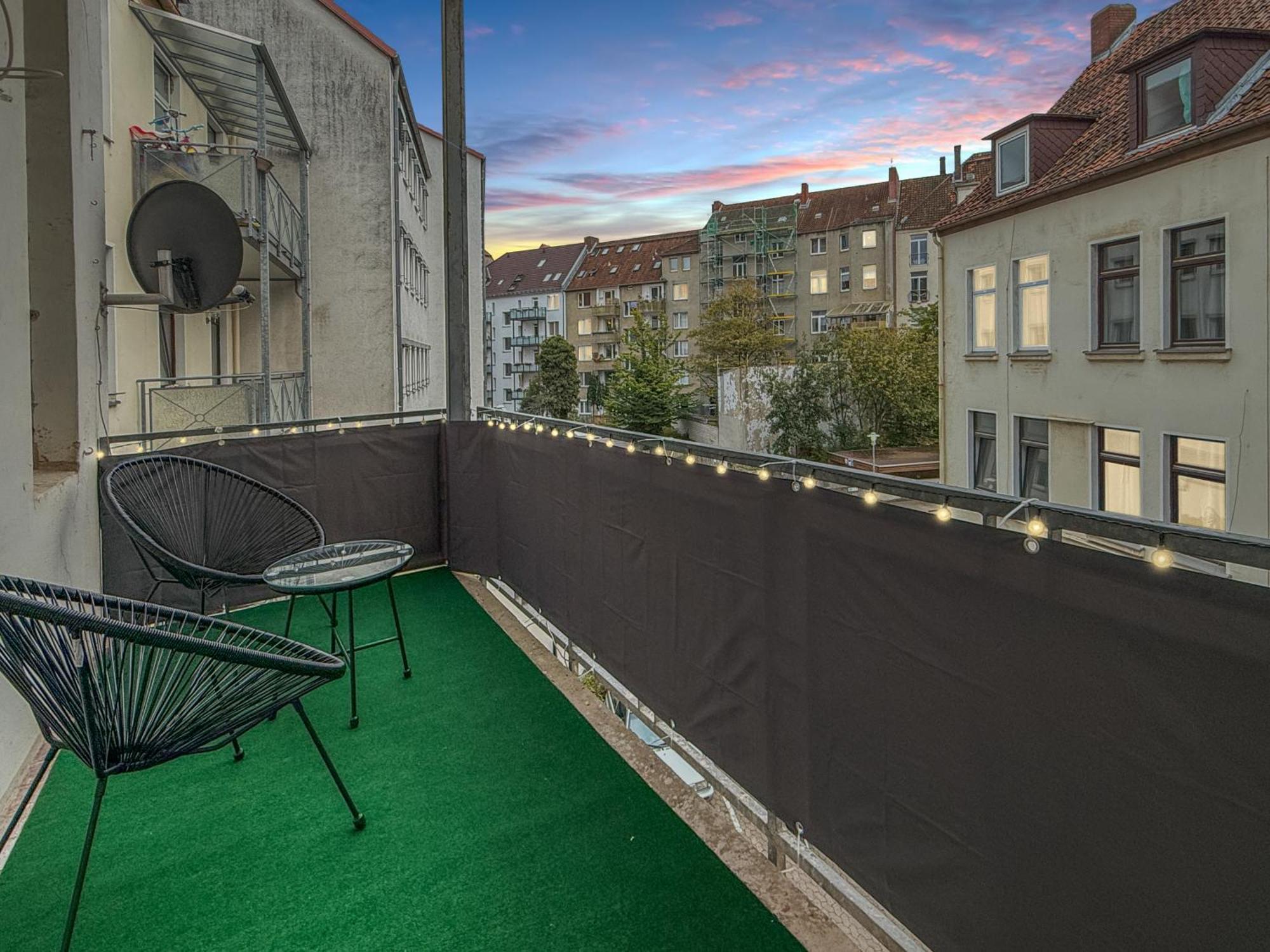 Premium Mit Balkon Und 3 Br *